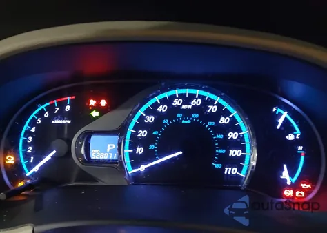 2014 Toyota Sienna Xle V6 8 Passenger z USA, uszkodzony, nr VIN 5TDYK3DC7ES484997